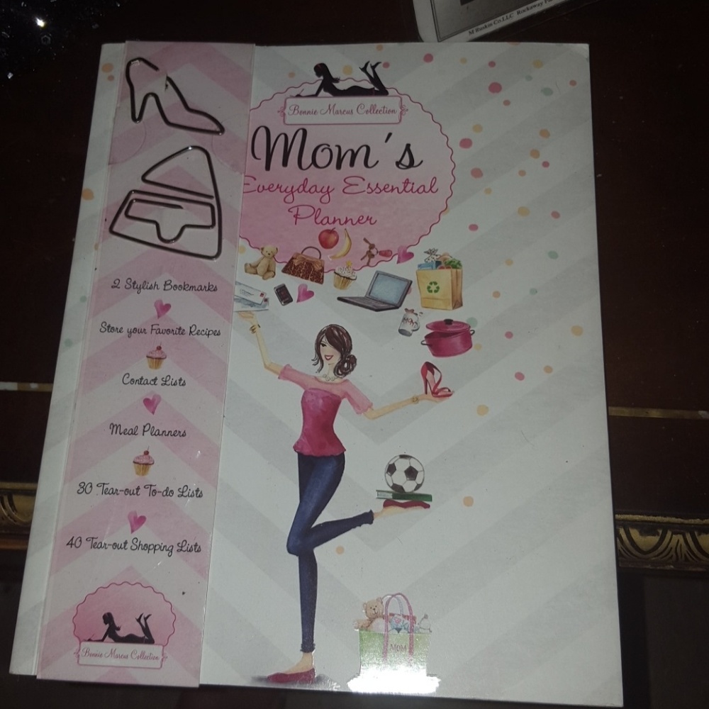 Moms Essential planner brand new